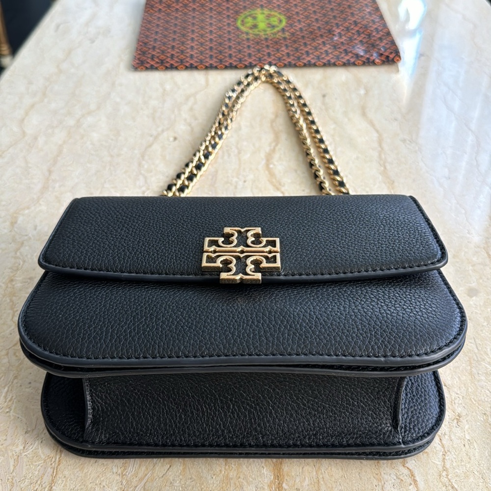Brand new without tag, authentic Tory Burch Black Leather Crossbody Bag. - Picture 11 of 11